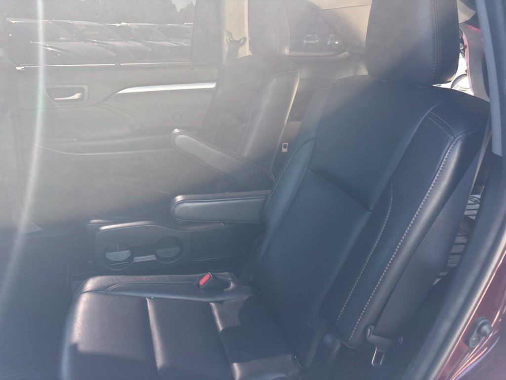 Used 2018 Toyota Highlander XLE FWD image 13
