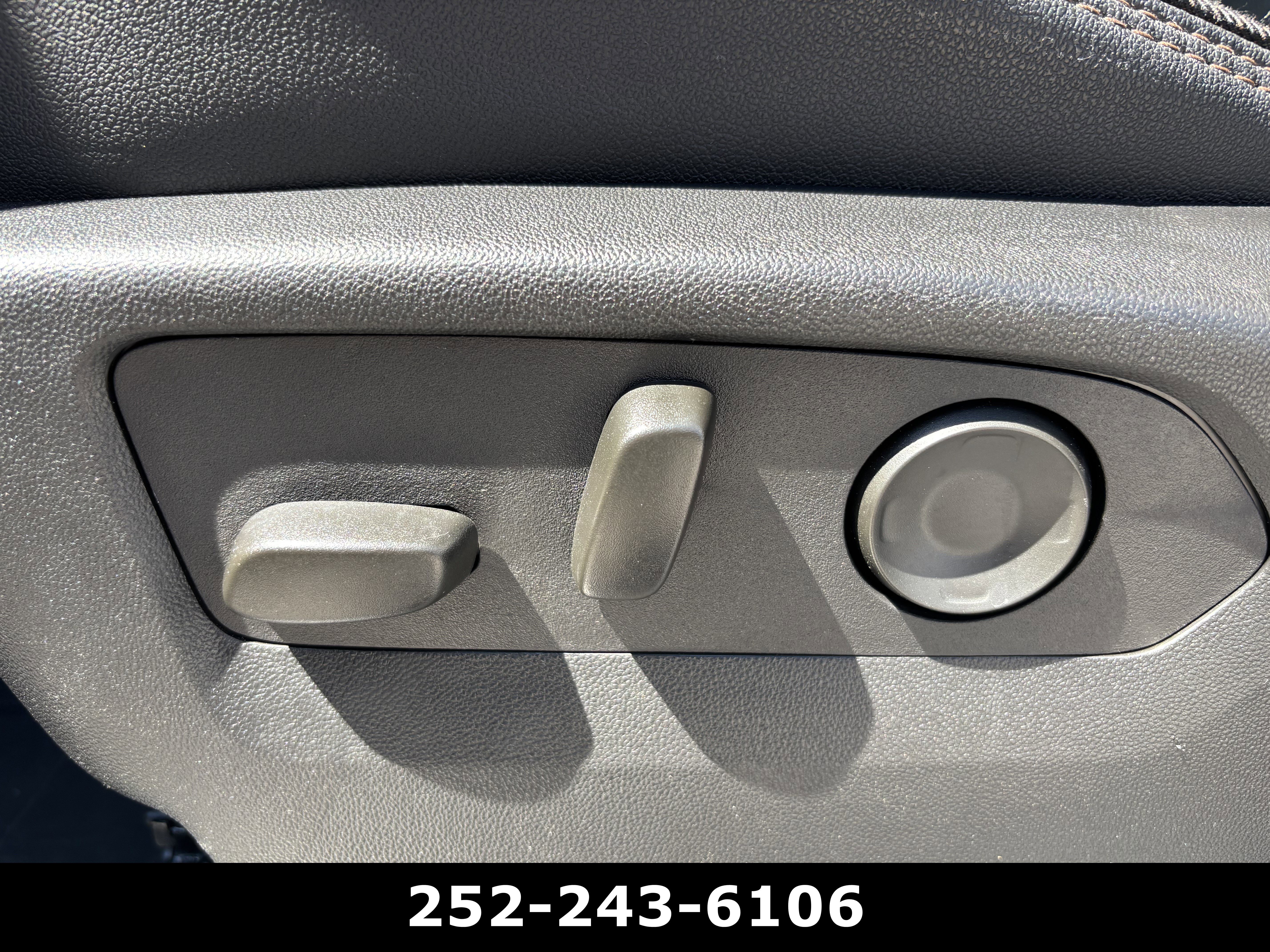 Used 2025 Chevrolet Tahoe High Country AWD/4WD image 33