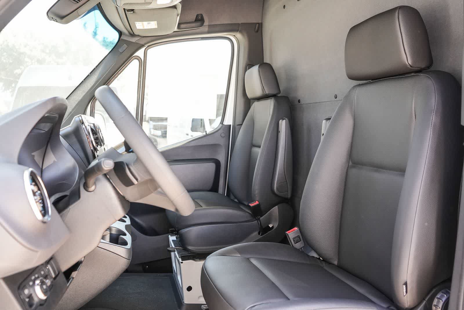 New 2025 Mercedes-Benz eSprinter 170 Cargo image 17
