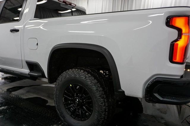 New 2026 Chevrolet Silverado 2500 ZR2 image 9