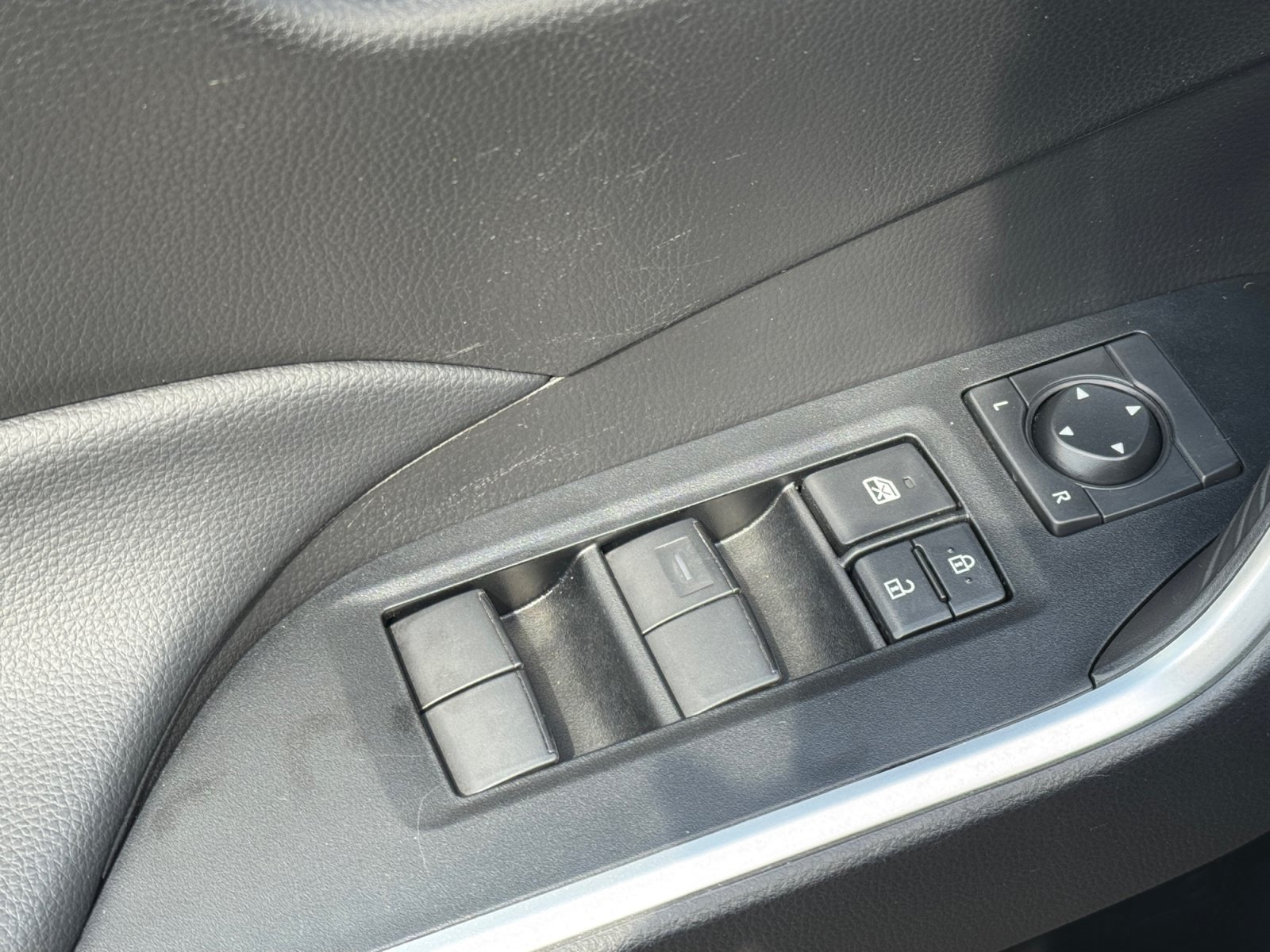 Used 2025 Toyota RAV4 LE FWD image 15