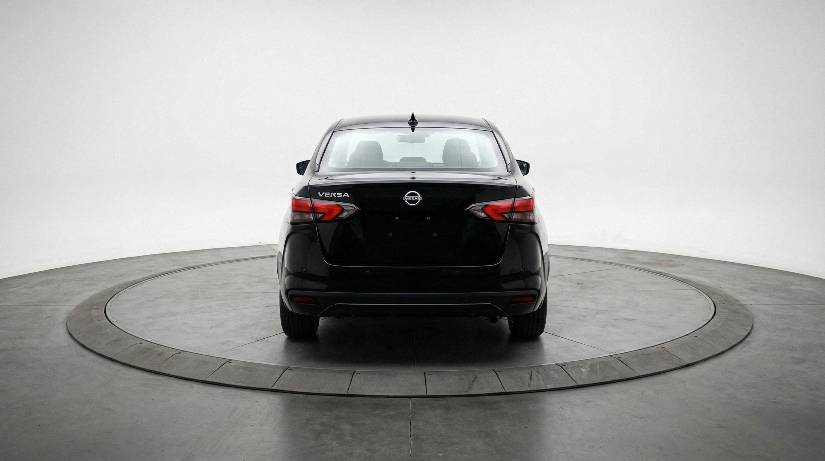 Used 2025 Nissan Versa SV image 7