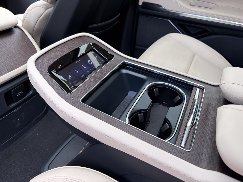 New 2027 Lincoln Navigator Reserve AWD/4WD image 60