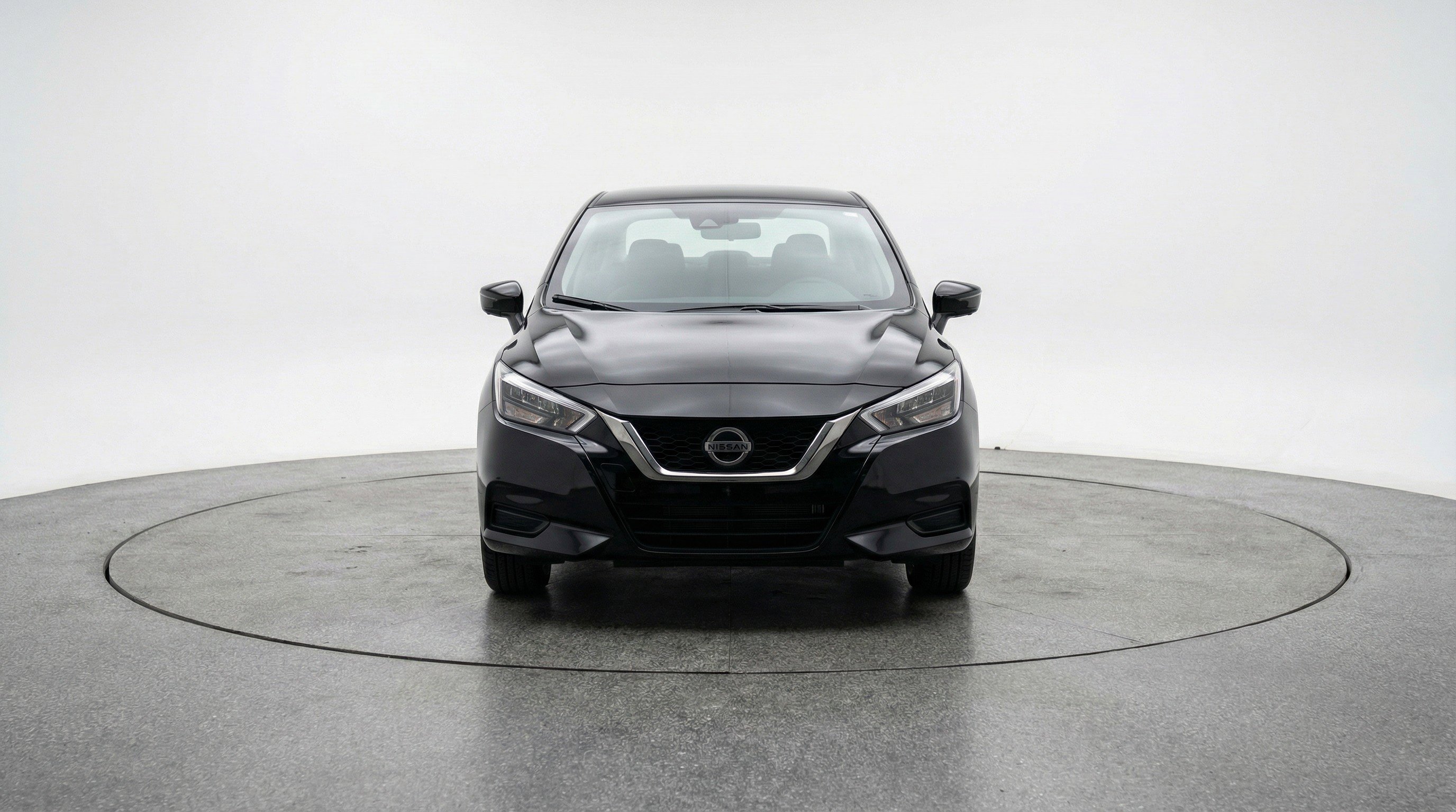 Used 2025 Nissan Versa SV image 2