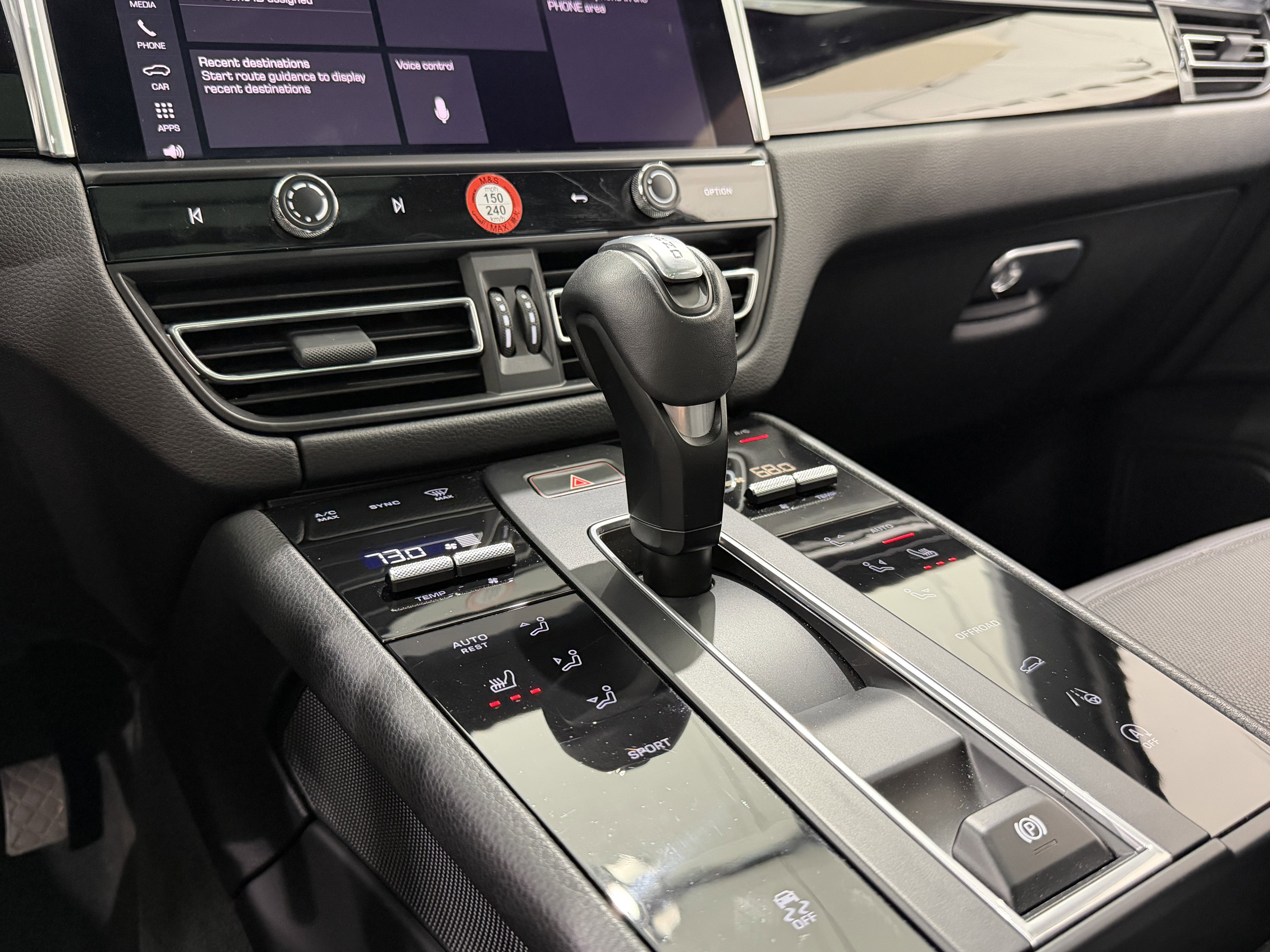 Certified 2022 Porsche Macan image 32