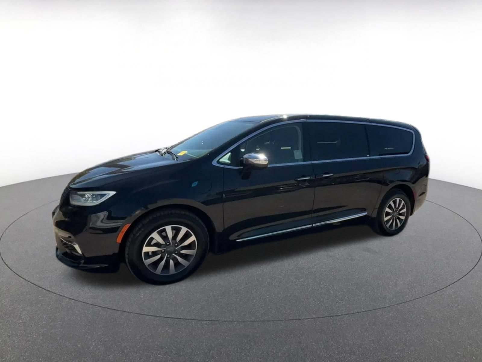 Used 2023 Chrysler Pacifica Limited FWD image 7