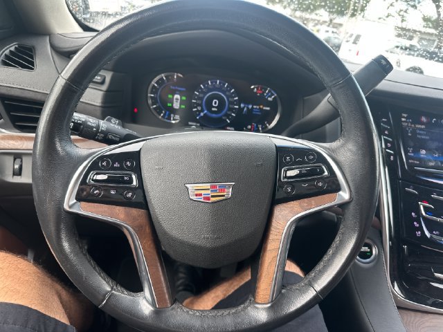 Used 2020 Cadillac Escalade Luxury RWD image 14