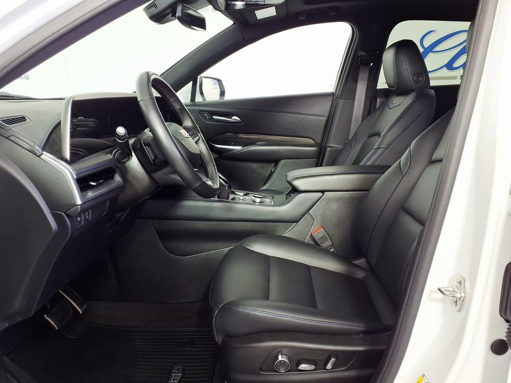 Used 2025 Cadillac XT4 Sport FWD image 7