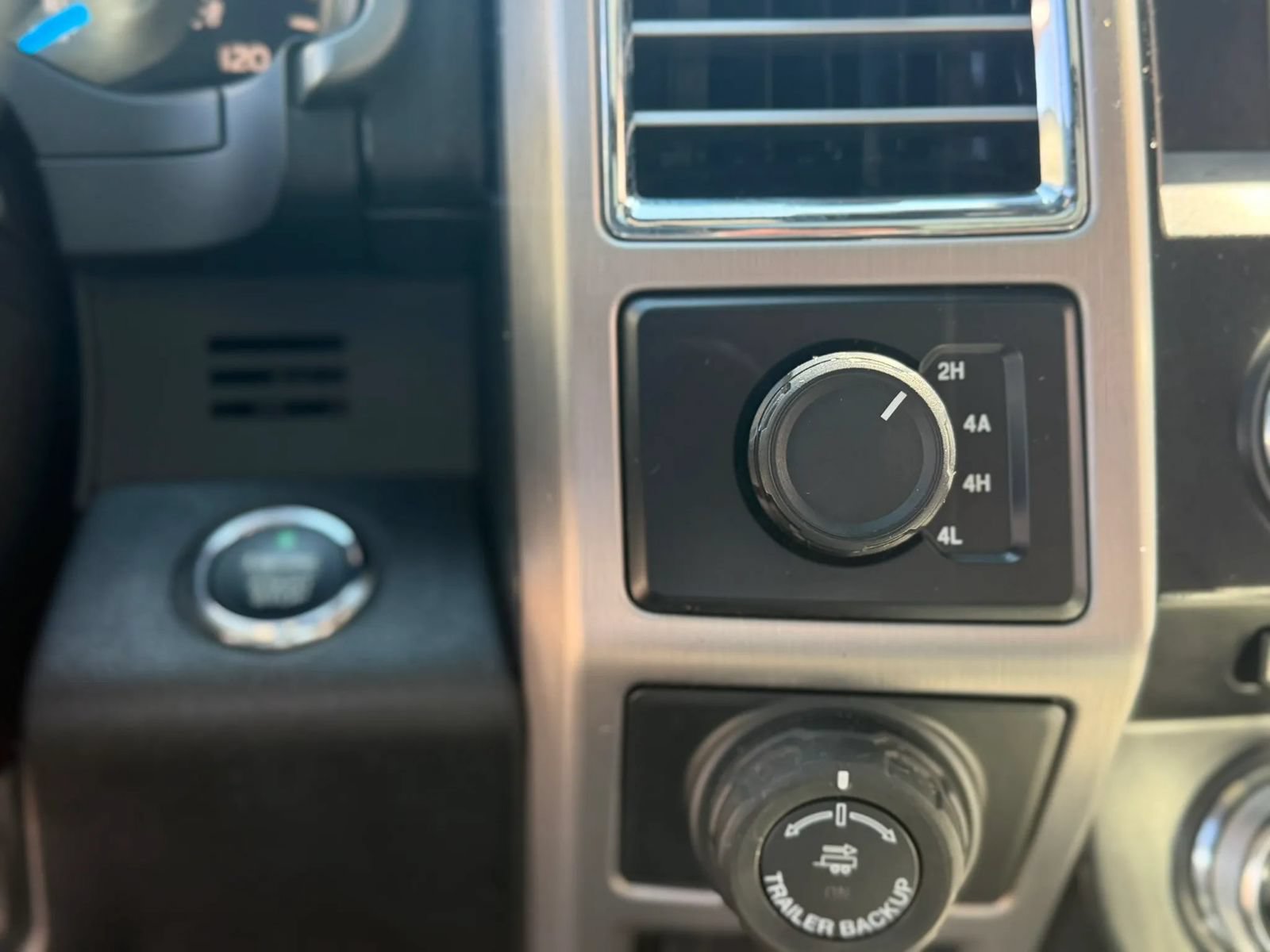 Used 2016 Ford F150 Platinum w/ Equipment Group 701A Luxury AWD/4WD image 39