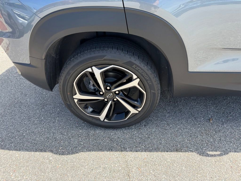Used 2021 Chevrolet TrailBlazer RS w/ Technology Package FWD image 5