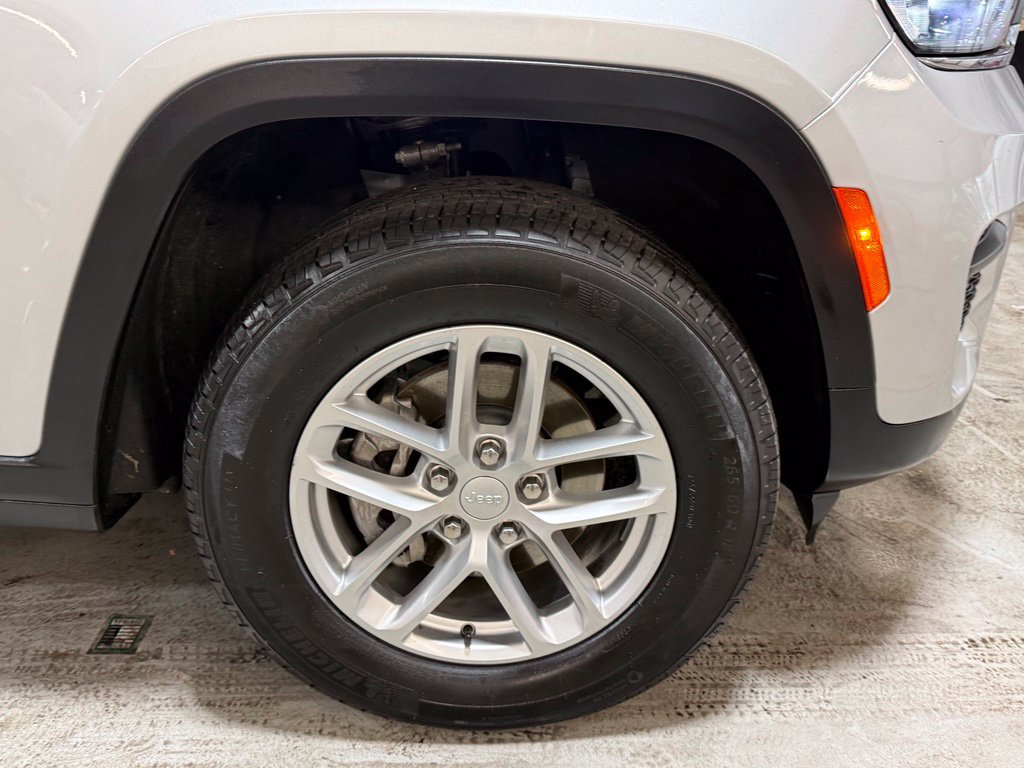 Used 2025 Jeep Grand Cherokee Laredo X AWD/4WD image 36