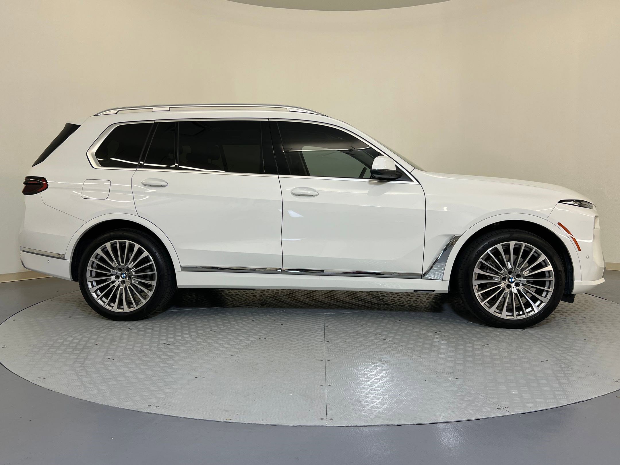 Used 2025 BMW X7 xDrive40i image 8
