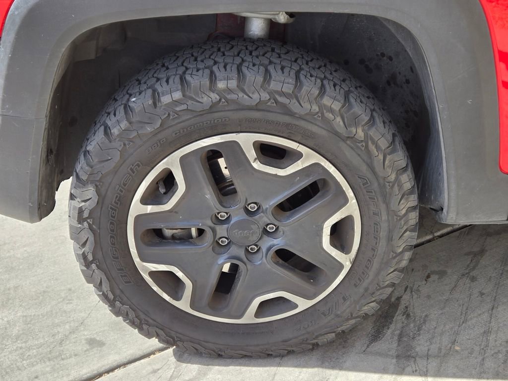 Used 2015 Jeep Renegade Trailhawk image 5