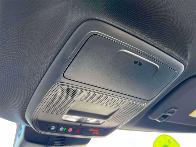 Used 2025 Chevrolet Traverse LT image 32