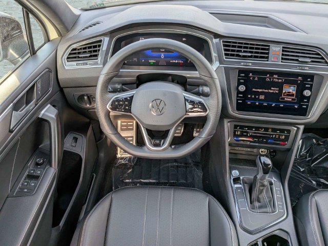 Certified 2024 Volkswagen Tiguan SE R-Line FWD image 16