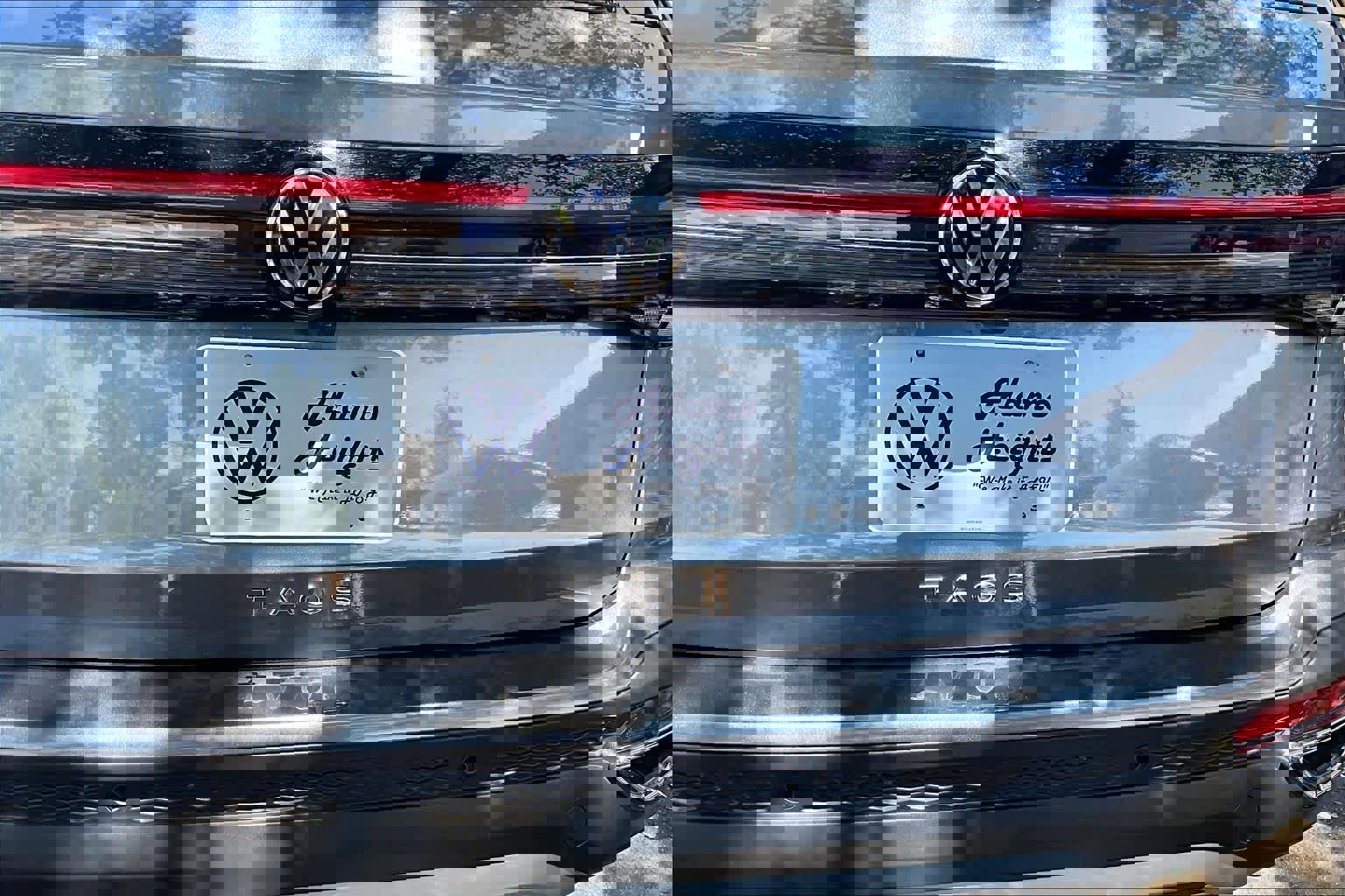 Used 2025 Volkswagen Taos SE w/ Black Wheel Package FWD image 33