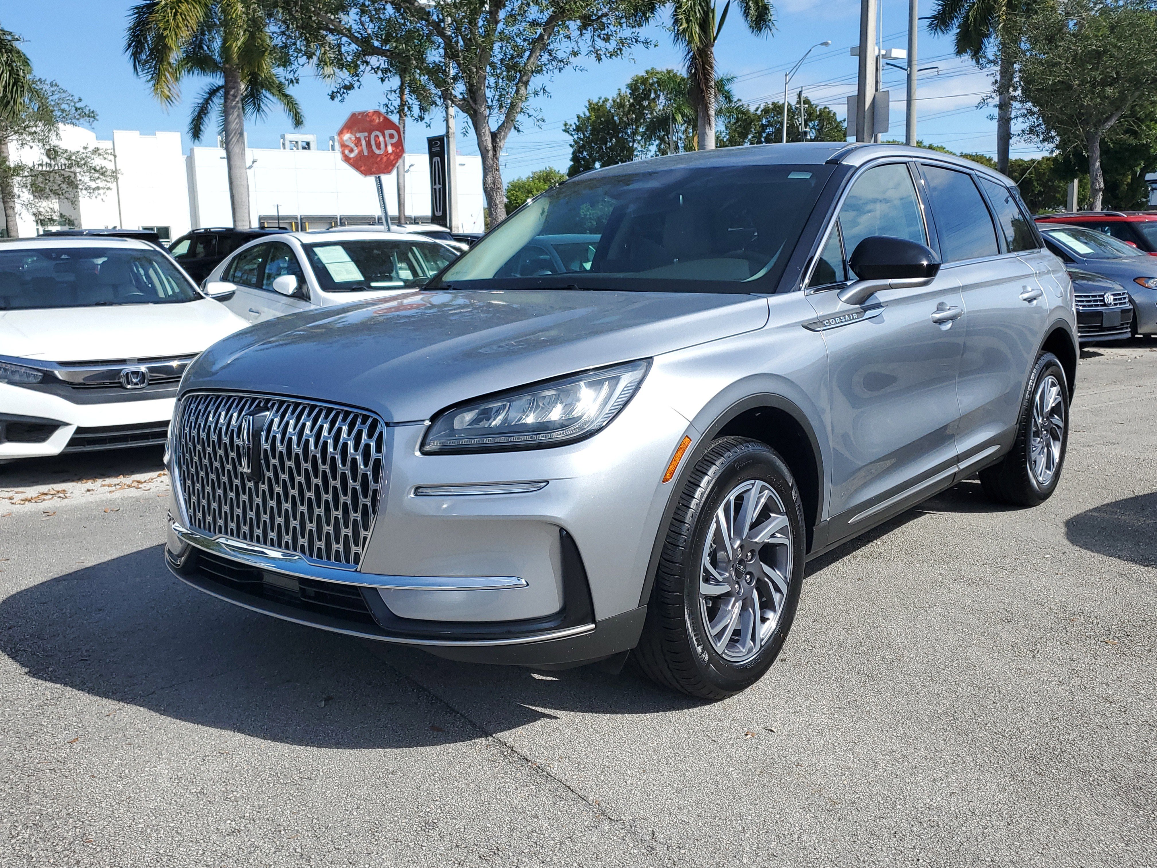 Used 2023 Lincoln Corsair FWD image 3