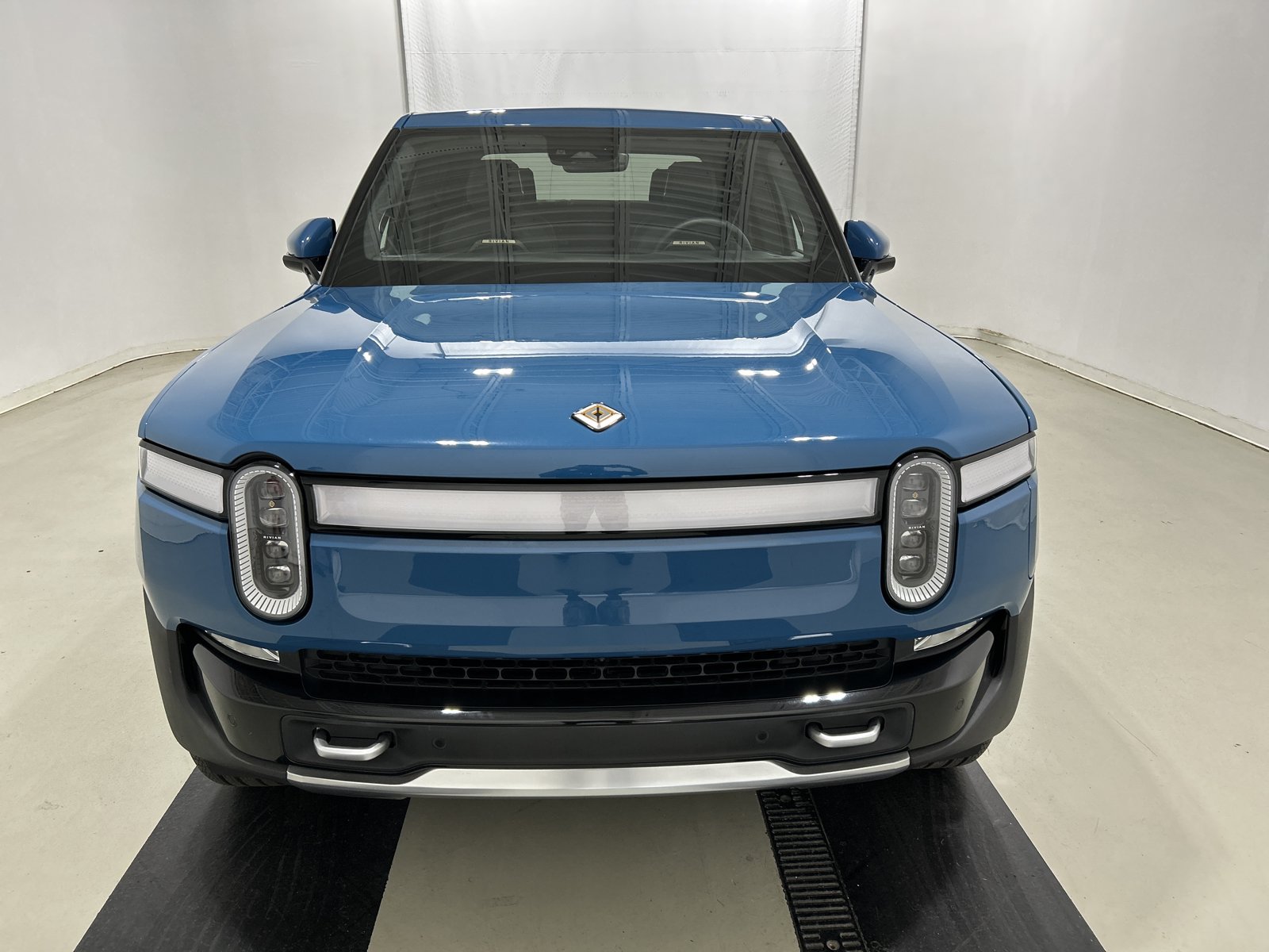Used 2024 Rivian R1T Adventure AWD/4WD image 8