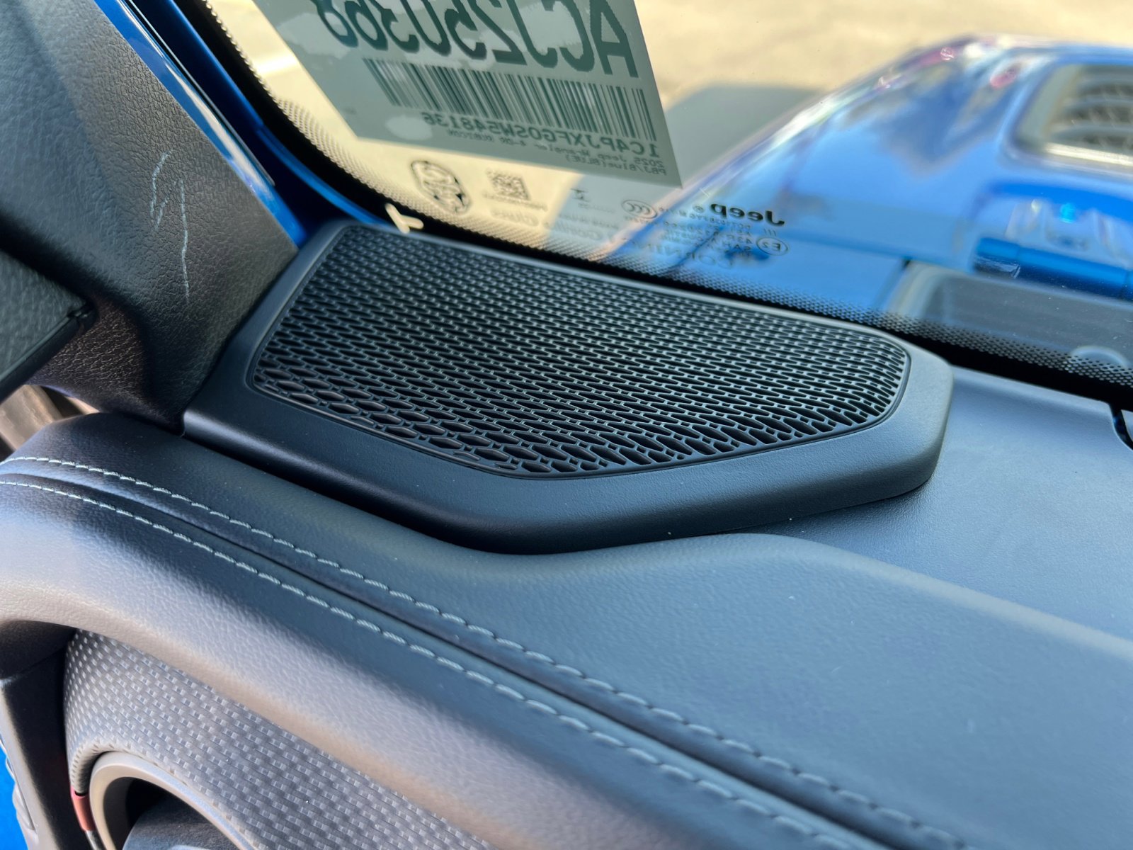 New 2025 Jeep Wrangler Unlimited Rubicon w/ Steel Bumper Group image 27