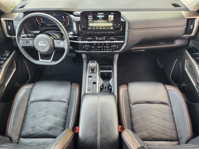 Used 2024 Nissan Pathfinder Platinum w/ Cargo Package image 27