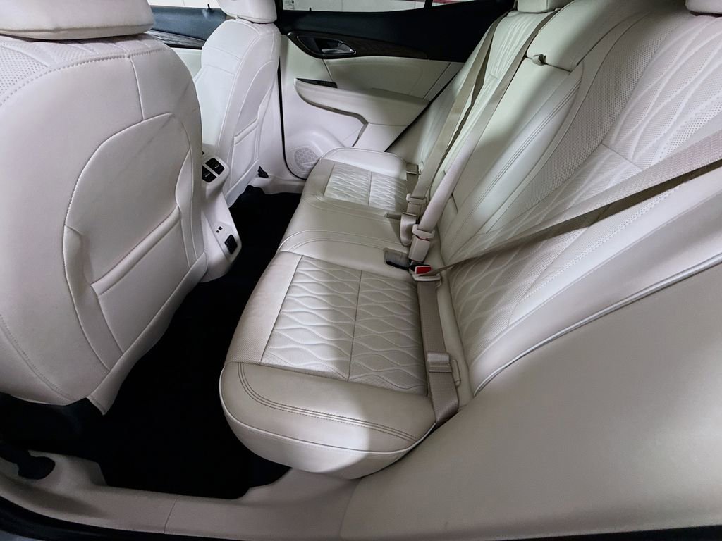 Used 2023 Buick Envision Avenir image 29