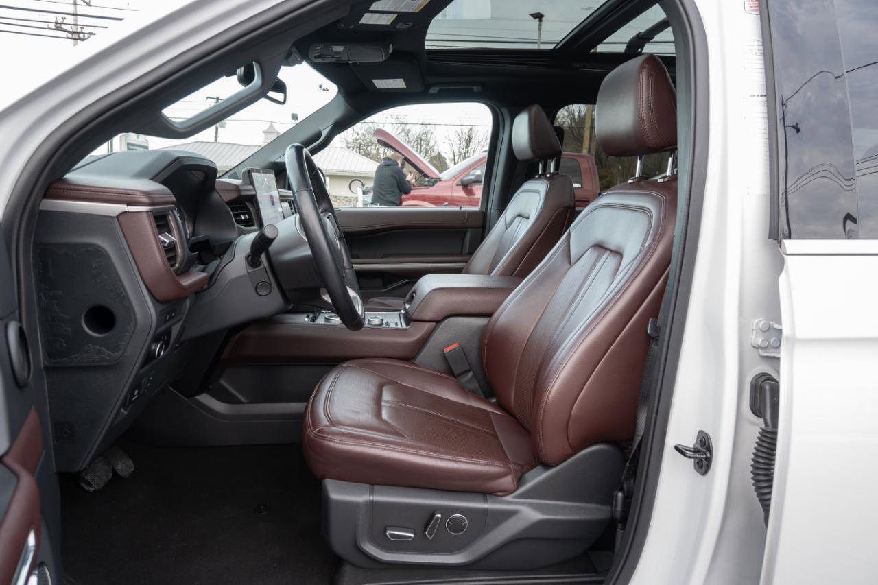 Used 2024 Ford Expedition Limited image 19