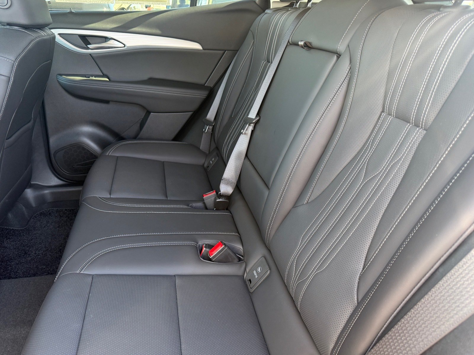Used 2025 Buick Envision Avenir AWD/4WD image 25