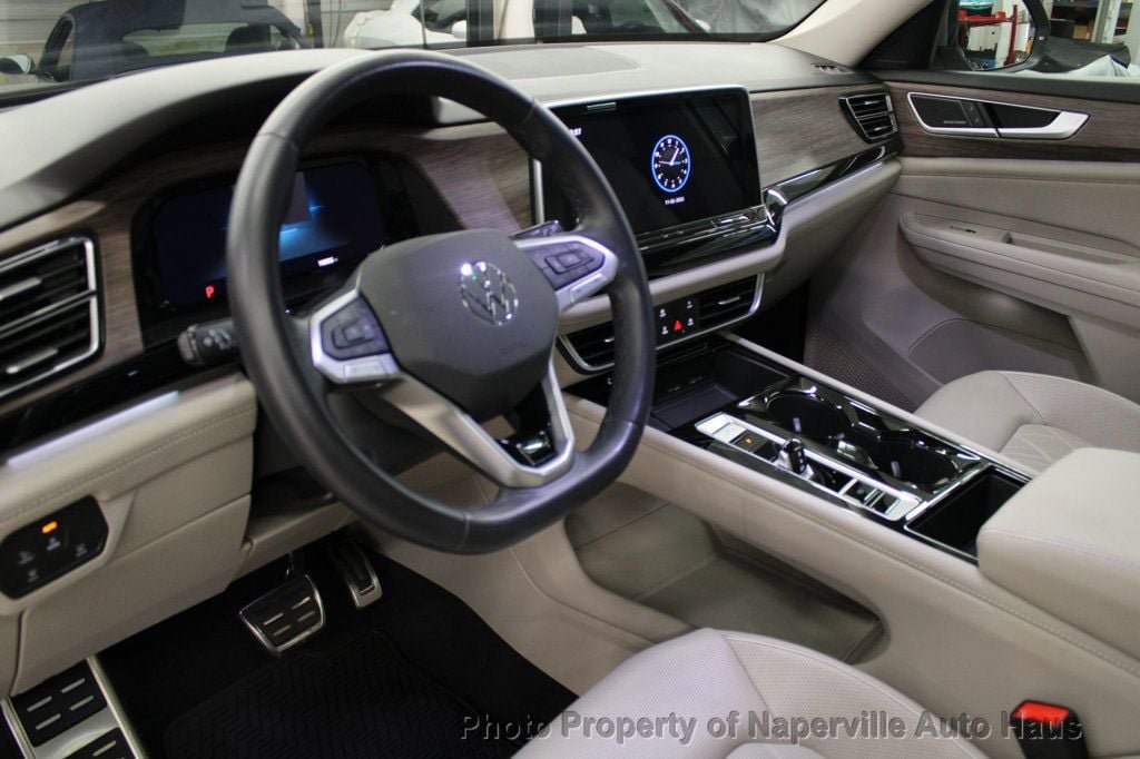 Used 2024 Volkswagen Atlas SEL Premium R-Line AWD/4WD image 17