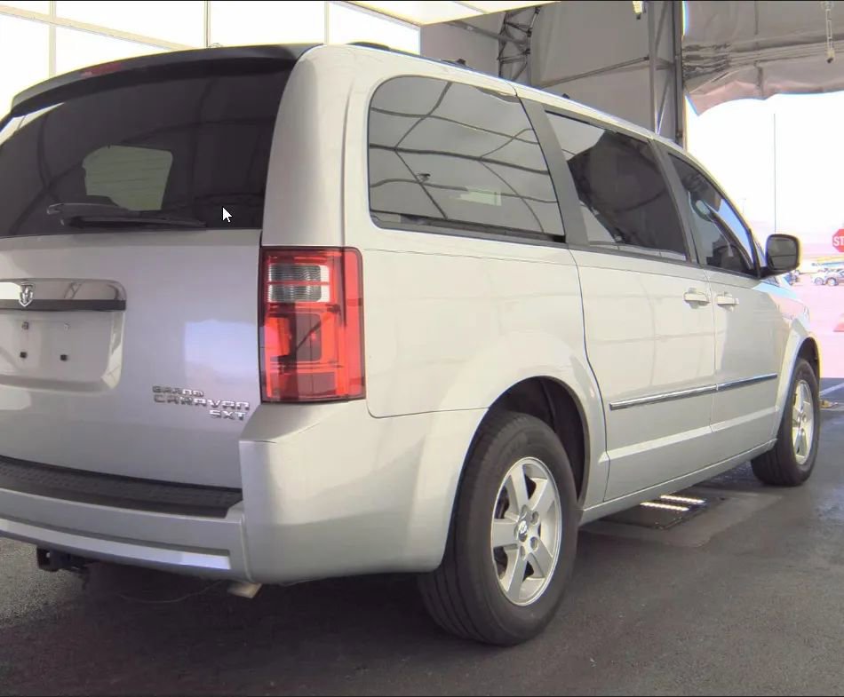 Used 2010 Dodge Grand Caravan SXT FWD image 5