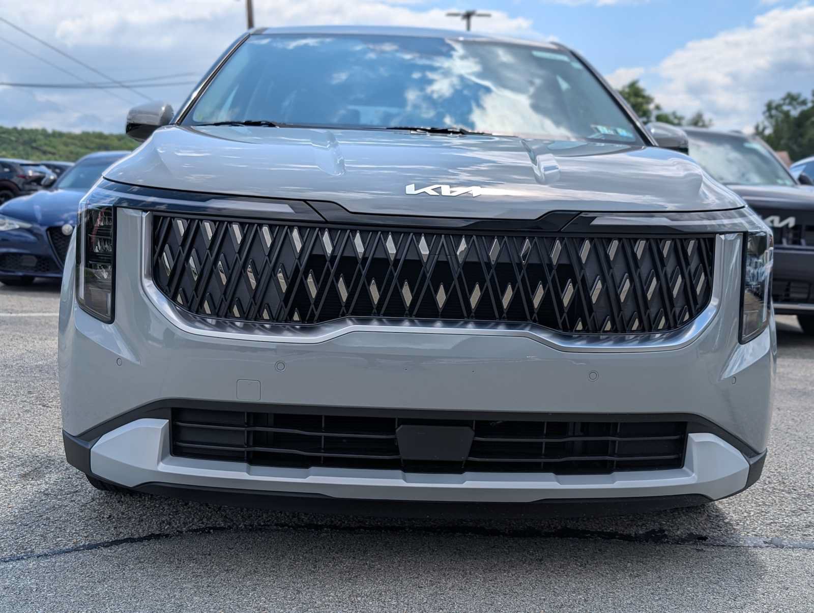 New 2027 Kia Carnival FWD image 2