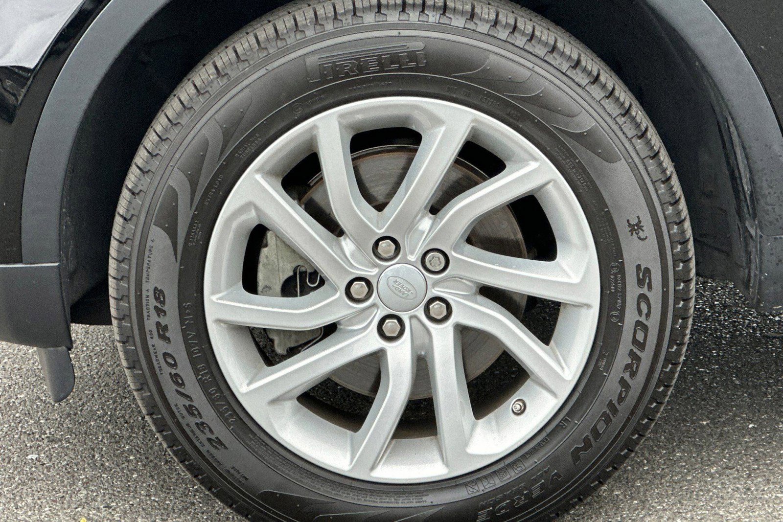 Used 2019 Land Rover Discovery Sport HSE AWD/4WD image 12