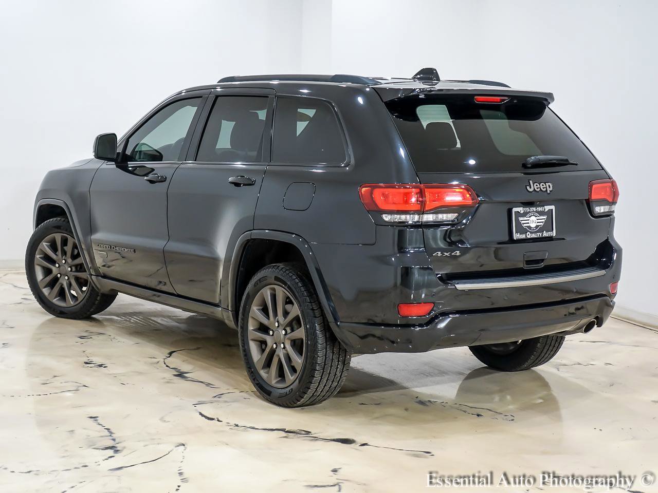 Used 2016 Jeep Grand Cherokee Limited 75th Anniversary AWD/4WD image 10