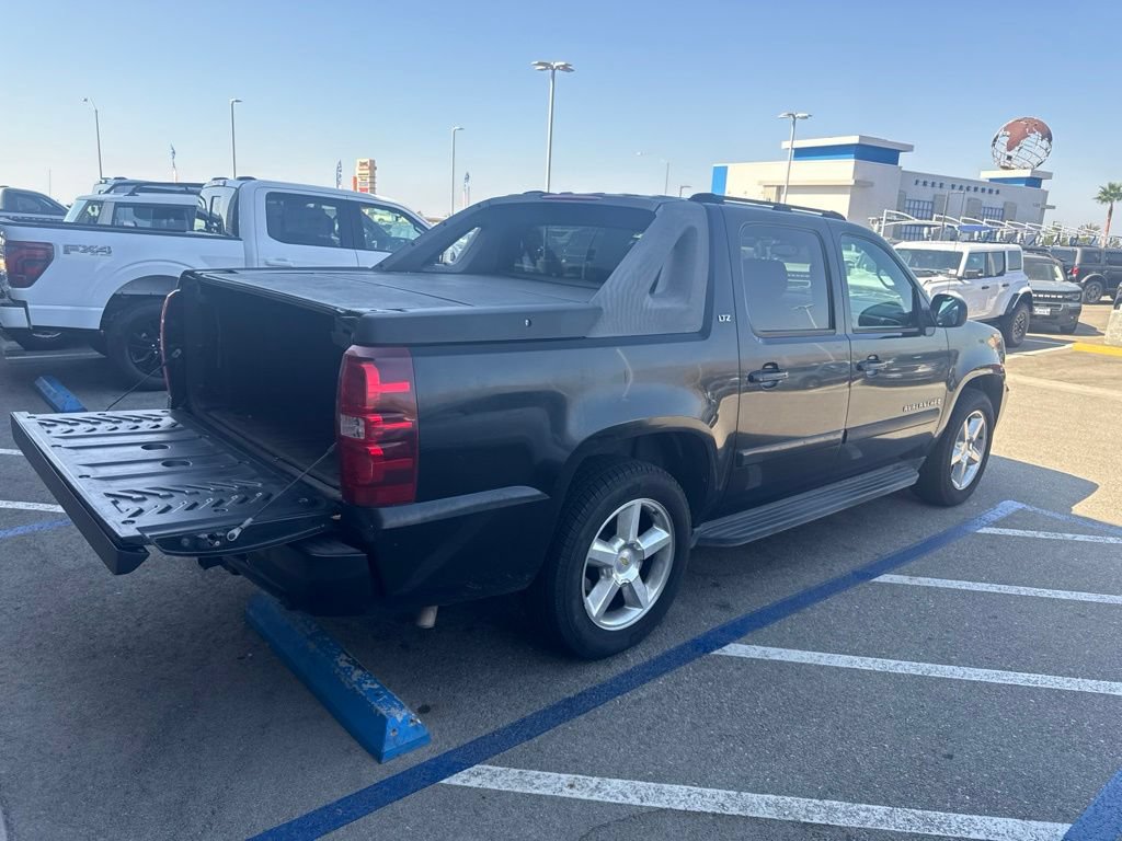 Used 2007 Chevrolet Avalanche LTZ w/ LTZ Preferred Equipment Group RWD image 6