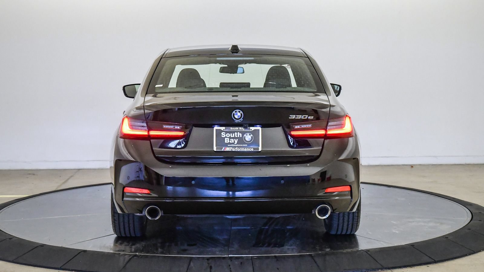 Used 2024 BMW 330e w/ Convenience Package RWD image 2