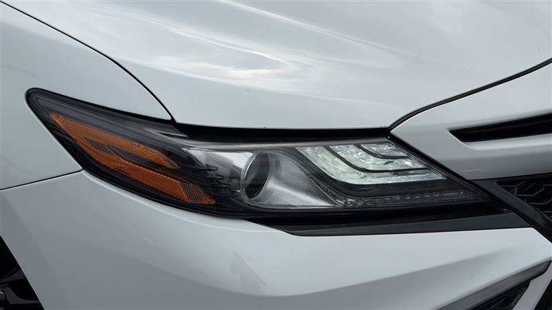 Used 2022 Toyota Camry XSE FWD image 11