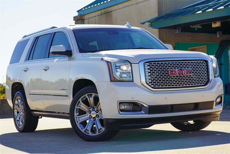 Used 2015 GMC Yukon Denali w/ Premium Package AWD/4WD image 9