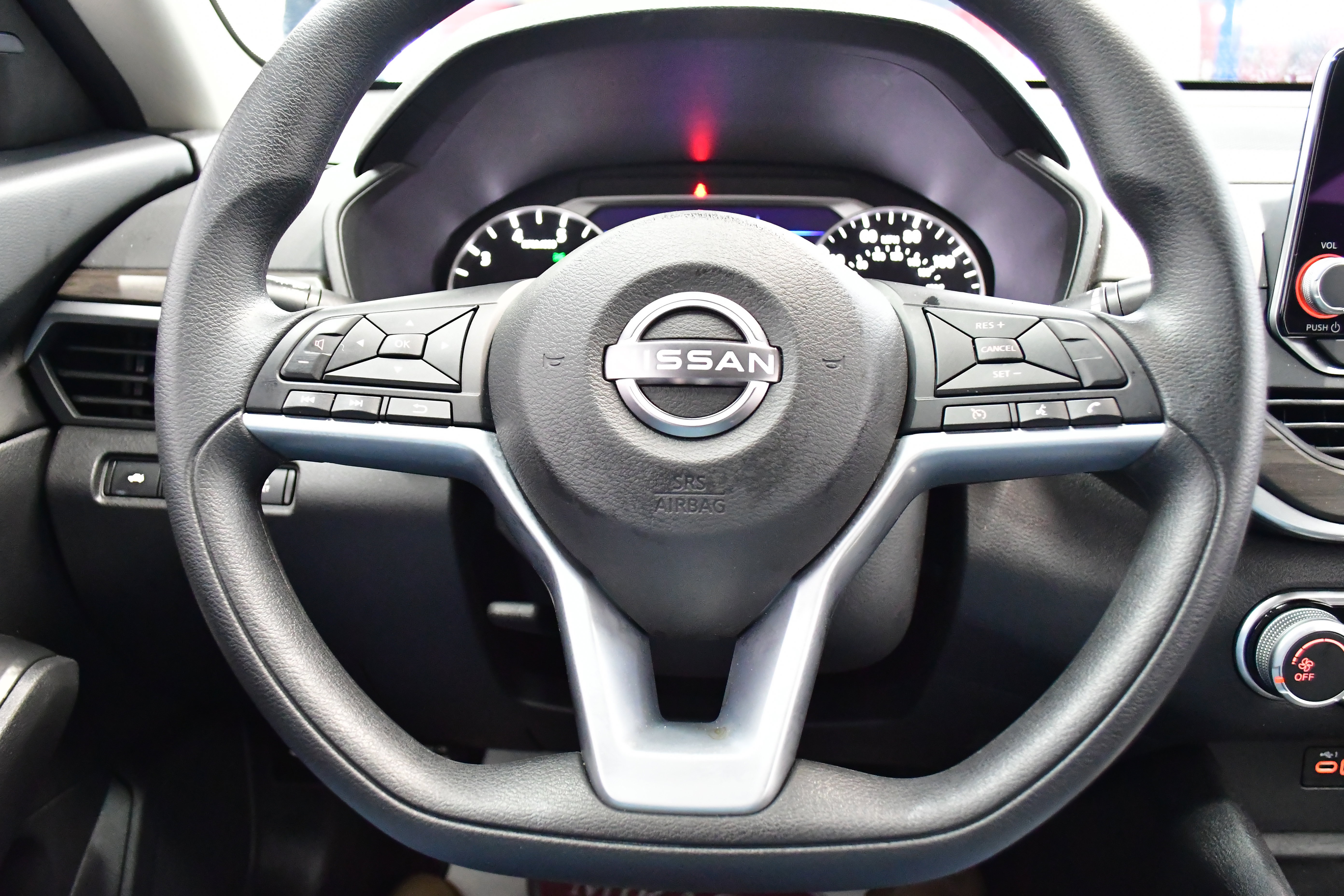 Used 2025 Nissan Altima 2.5 SV image 18