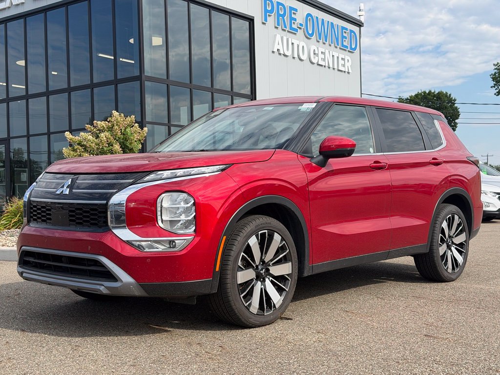 Used 2025 Mitsubishi Outlander SE