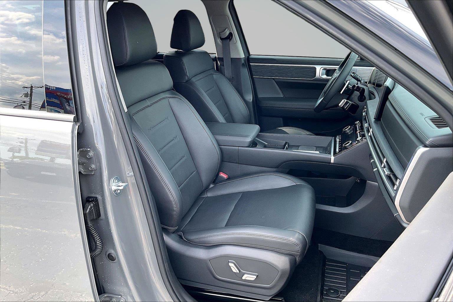 Used 2026 Hyundai Santa Fe Limited AWD/4WD image 8