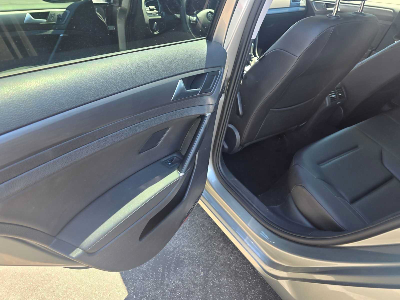 Used 2019 Volkswagen Golf S FWD image 15
