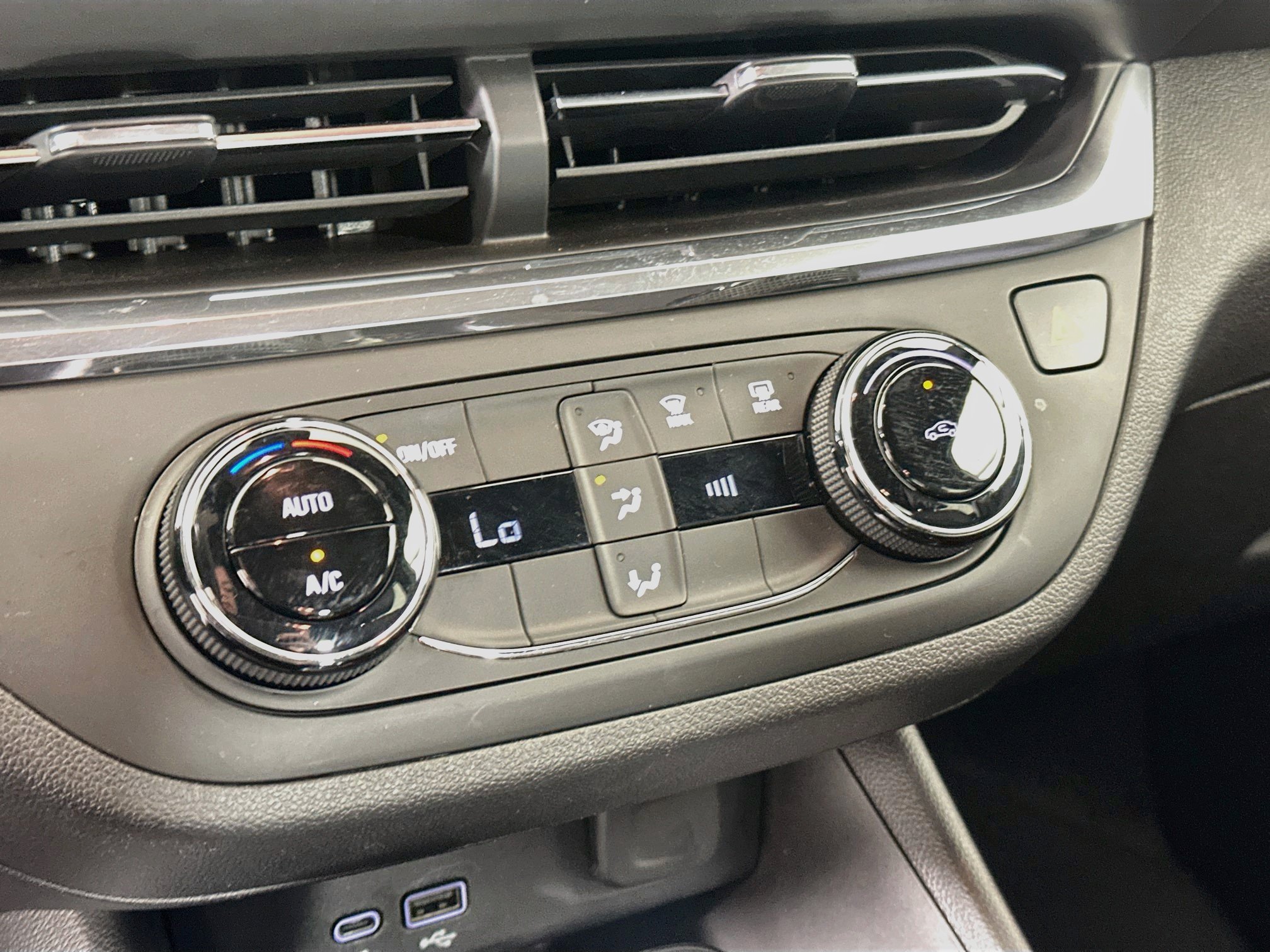 Used 2026 Buick Envista Preferred FWD image 23