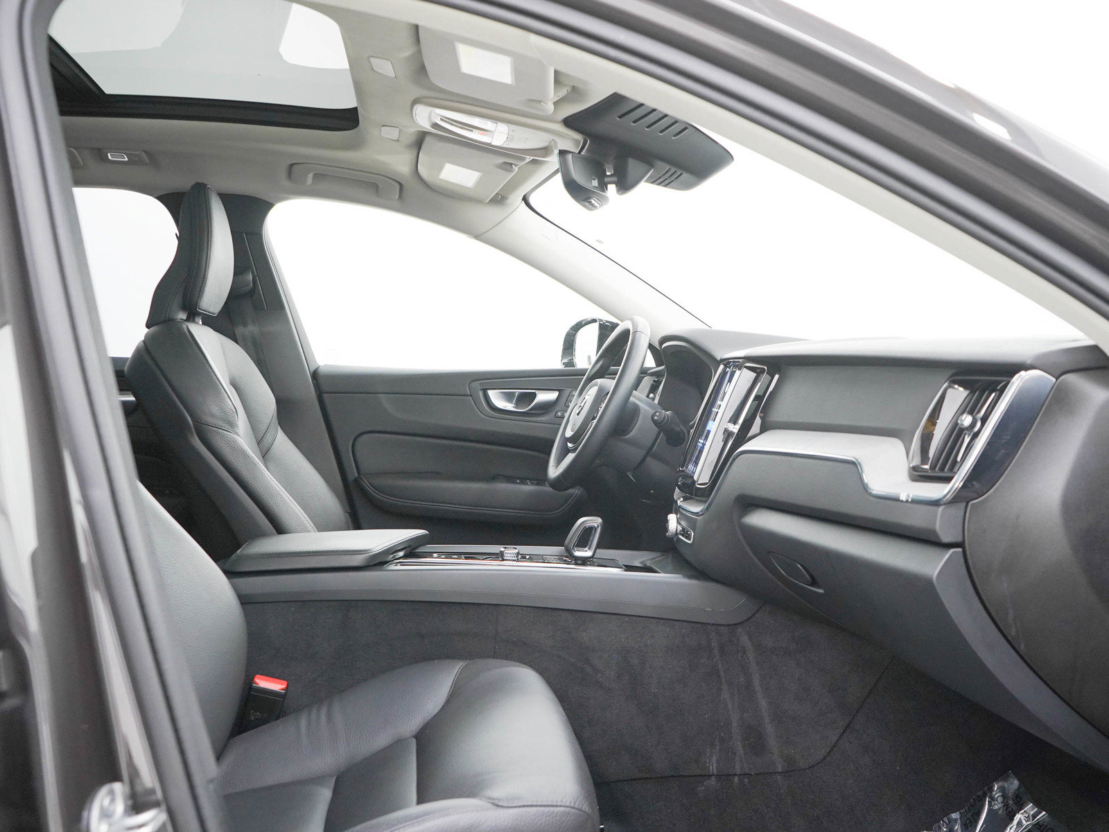Used 2025 Volvo XC60 B5 Plus AWD/4WD image 13