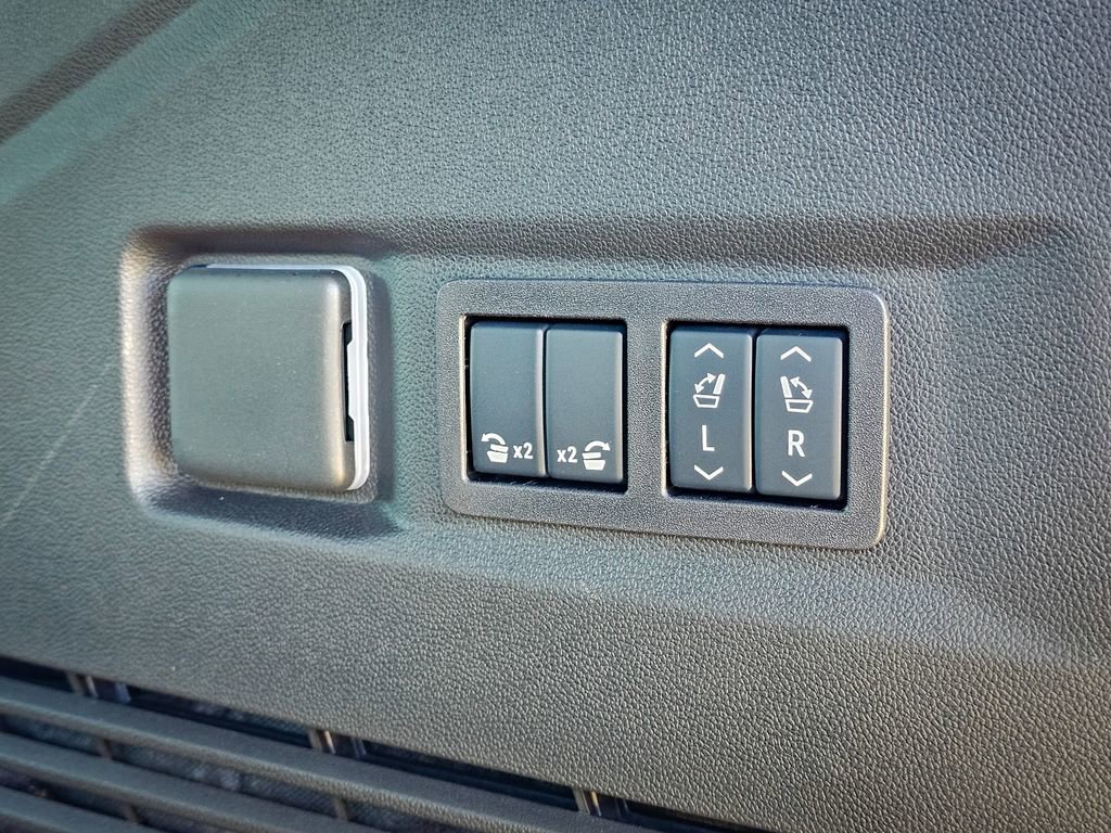 New 2026 GMC Yukon AT4 w/ AT4 Premium Plus Package image 41