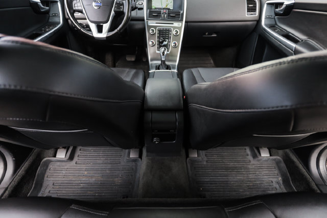 Used 2015 Volvo XC60 T5 AWD/4WD image 46