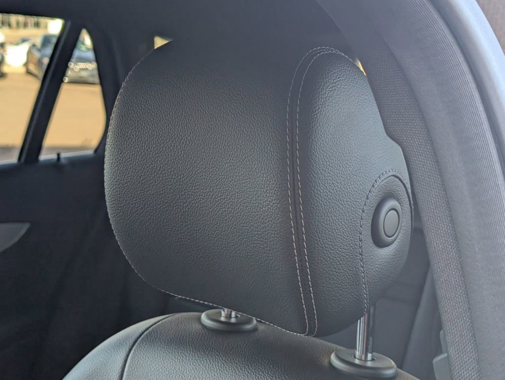 Used 2022 Mercedes-Benz GLC 300 4MATIC image 13