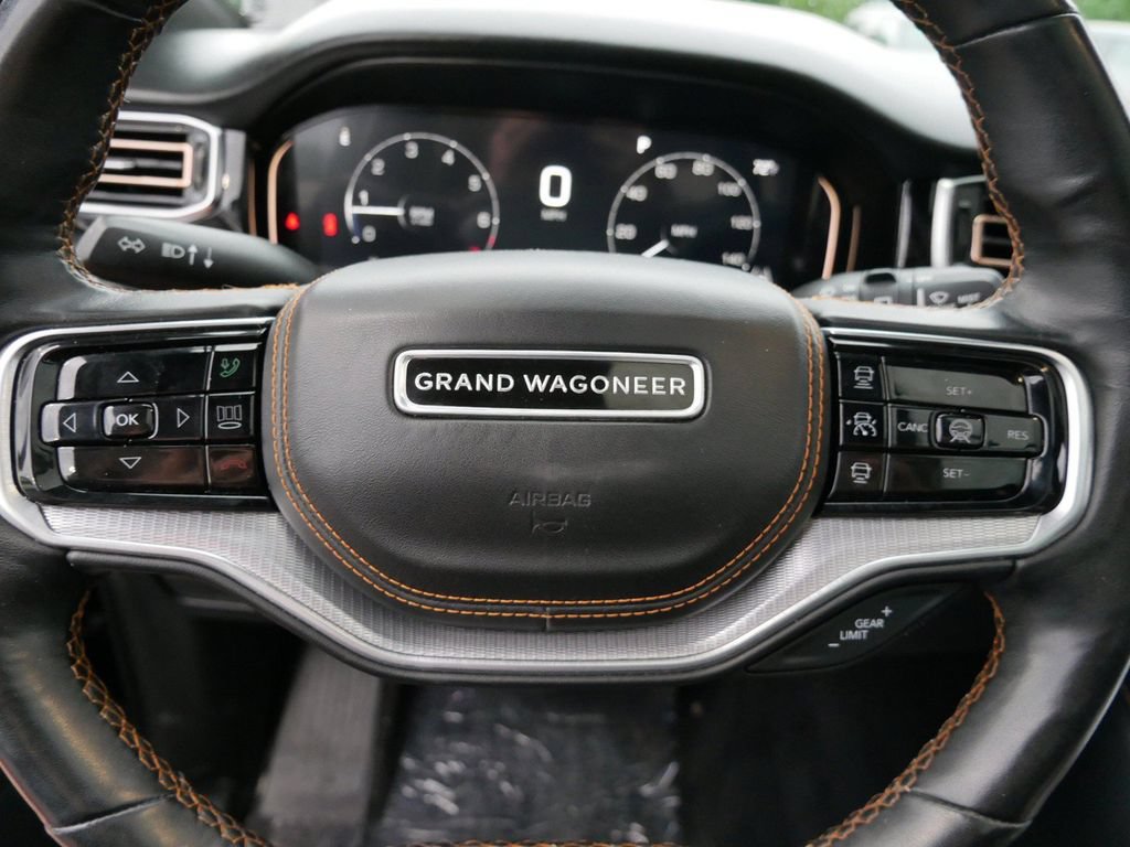 Used 2022 Jeep Grand Wagoneer Series III w/ Rear Seat Video Group 1 AWD/4WD image 19