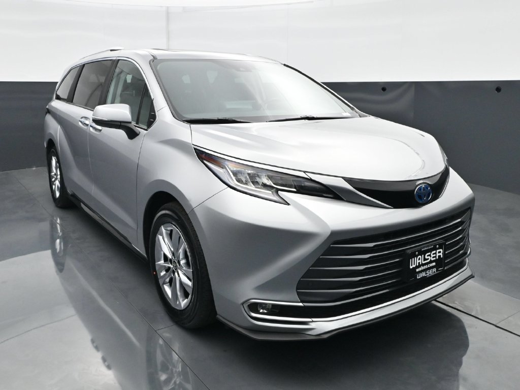 Used 2024 Toyota Sienna Limited AWD/4WD image 11