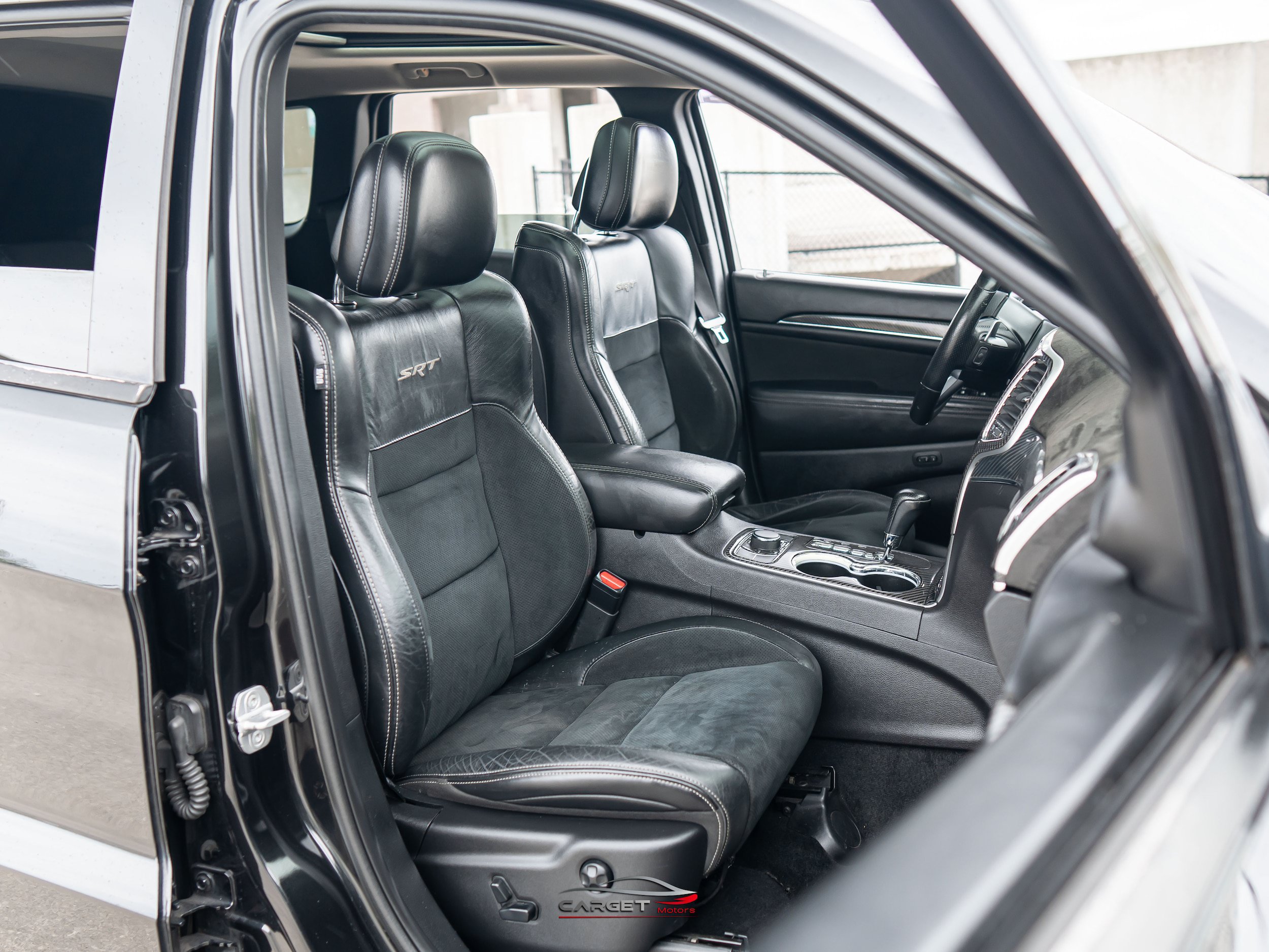 Used 2012 Jeep Grand Cherokee SRT8 w/ Luxury Group II AWD/4WD image 16
