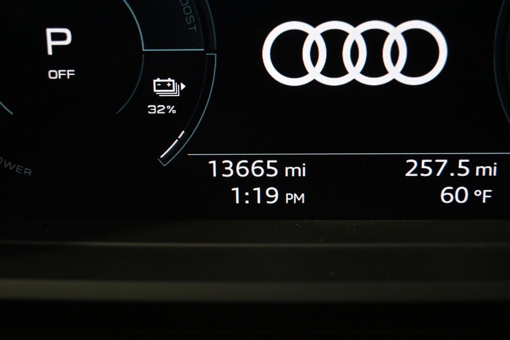 Used 2022 Audi Q4 e-tron Prestige image 26