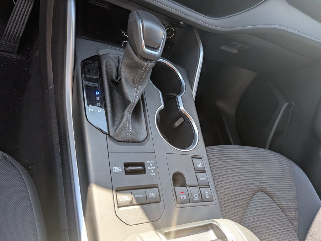 Used 2024 Toyota Highlander LE AWD/4WD image 22